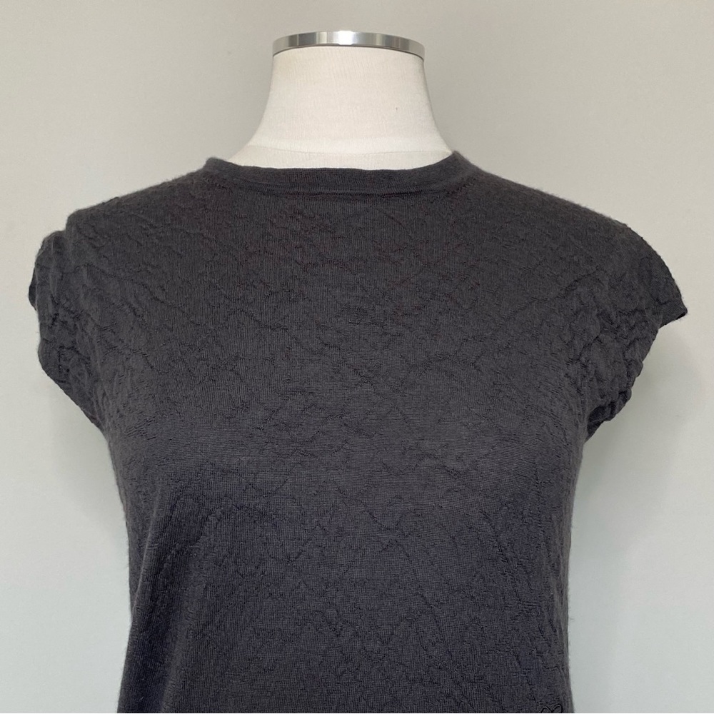 Sminfinity Short Sleeved Textured Gray Wool Sweater Tee, Small - Picture 4 of 13